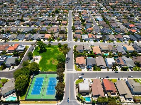 4589 Hazelnut Avenue , Seal Beach, CA
