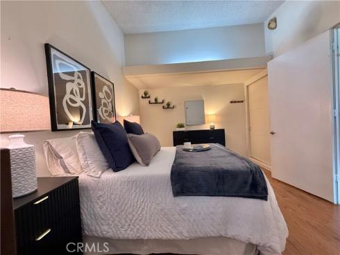 14001  Thunderbird  4L  Drive, Seal Beach, CA