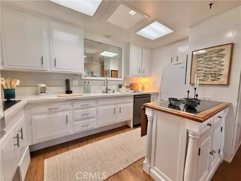 14001  Thunderbird  4L  Drive, Seal Beach, CA