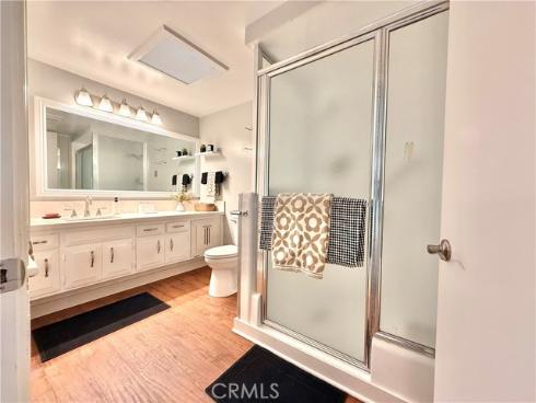 14001  Thunderbird  4L  Drive, Seal Beach, CA