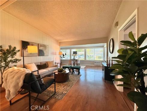 14001  Thunderbird  4L  Drive, Seal Beach, CA