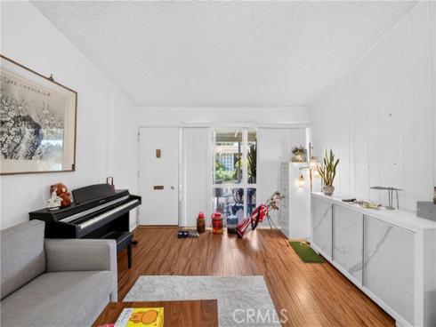 13730  Annandale  32-I  Drive, Seal Beach, CA