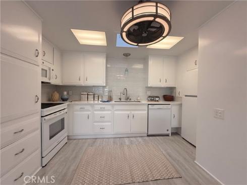 1842  Thunderbird  1D  Drive, Seal Beach, CA