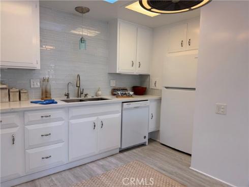 1842  Thunderbird  1D  Drive, Seal Beach, CA