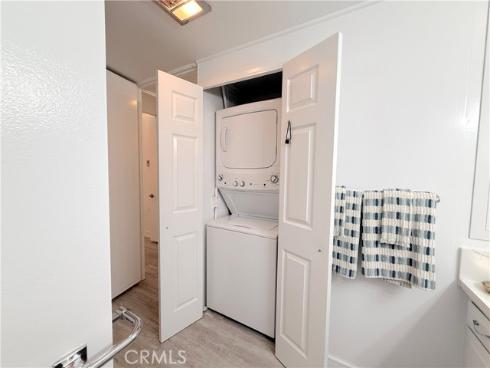 1842  Thunderbird  1D  Drive, Seal Beach, CA