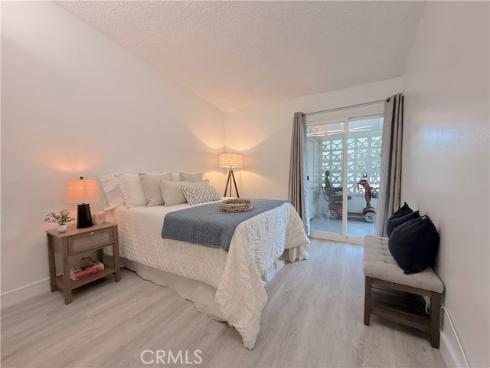 1842  Thunderbird  1D  Drive, Seal Beach, CA