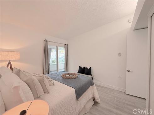 1842  Thunderbird  1D  Drive, Seal Beach, CA