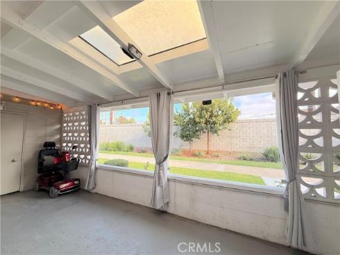 1842  Thunderbird  1D  Drive, Seal Beach, CA