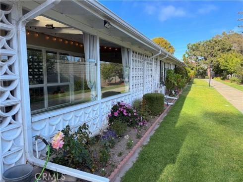 1842  Thunderbird  1D  Drive, Seal Beach, CA