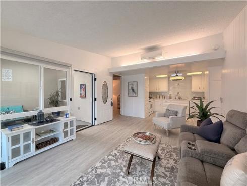 1842  Thunderbird  1D  Drive, Seal Beach, CA