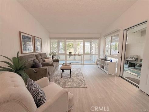 1842  Thunderbird  1D  Drive, Seal Beach, CA
