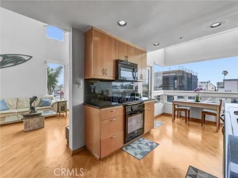 16745 Bayview B Drive, Sunset Beach, CA