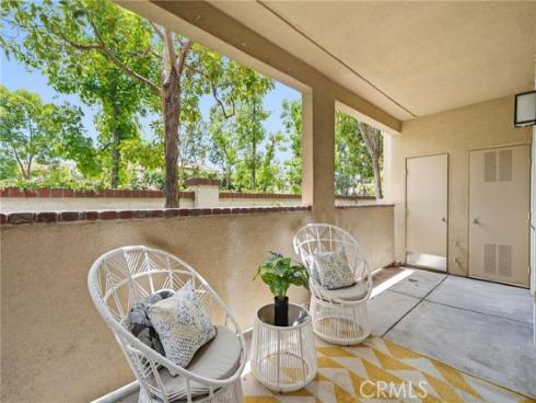 225  Gallery  , Tustin, CA