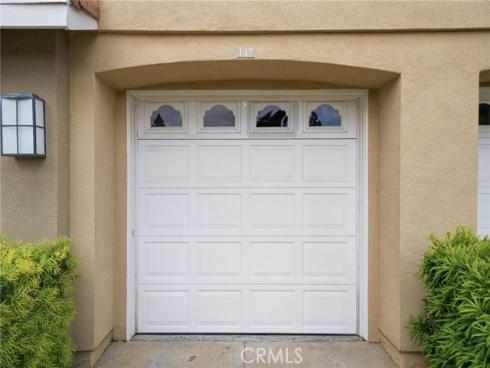 225  Gallery  , Tustin, CA