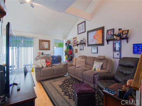 1042 Walnut D Street, Tustin, CA