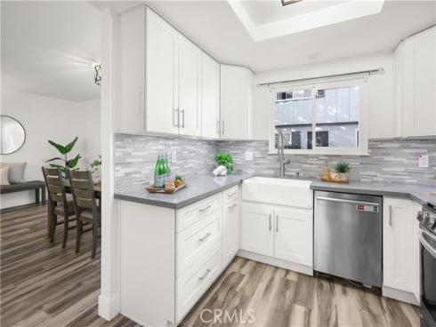 1111 E 1st  , Tustin, CA