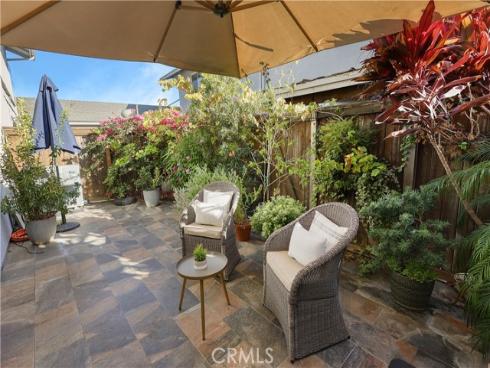 1111 E 1st  , Tustin, CA