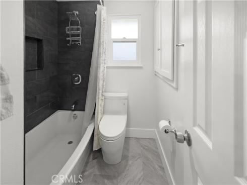 1111 E 1st  , Tustin, CA