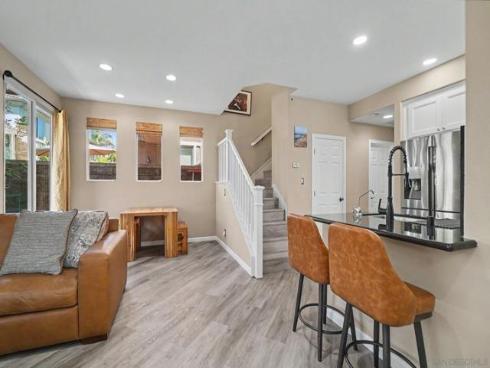 73  Westwind Dr  , Tustin, CA