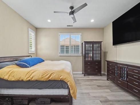 73  Westwind Dr  , Tustin, CA