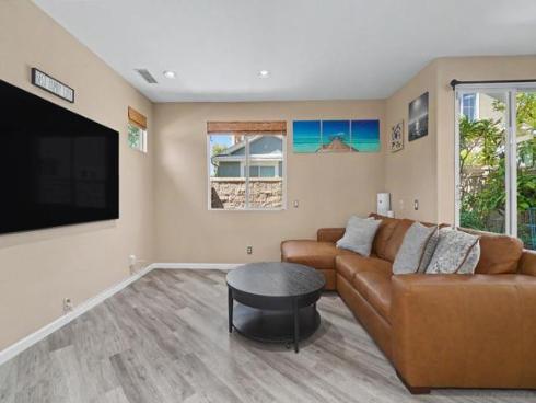 73  Westwind Dr  , Tustin, CA