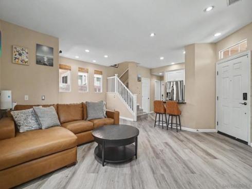 73  Westwind Dr  , Tustin, CA
