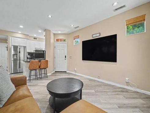 73  Westwind Dr  , Tustin, CA