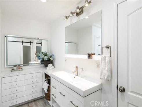 13631 University , Westminster, CA
