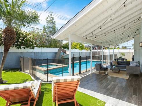13631 University , Westminster, CA